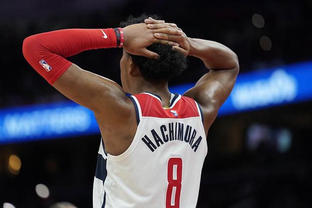 雄鹿大胜爵士止6连败 森林狼逆转送公牛4连败